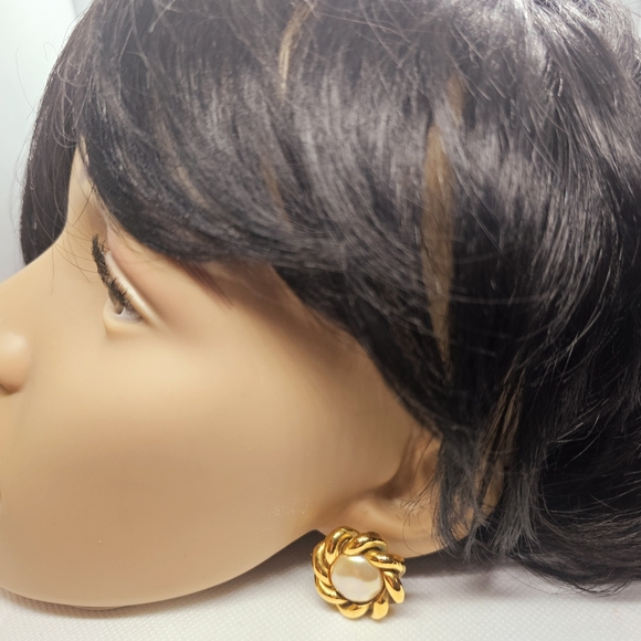 Chanel Clip on Earrings - Picture 7 of 11